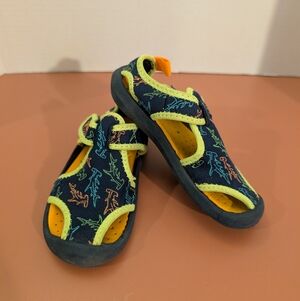 OshKosh B'gosh Toddler Boy Navy Shark Print Aquatic Water Shoes in Size 8